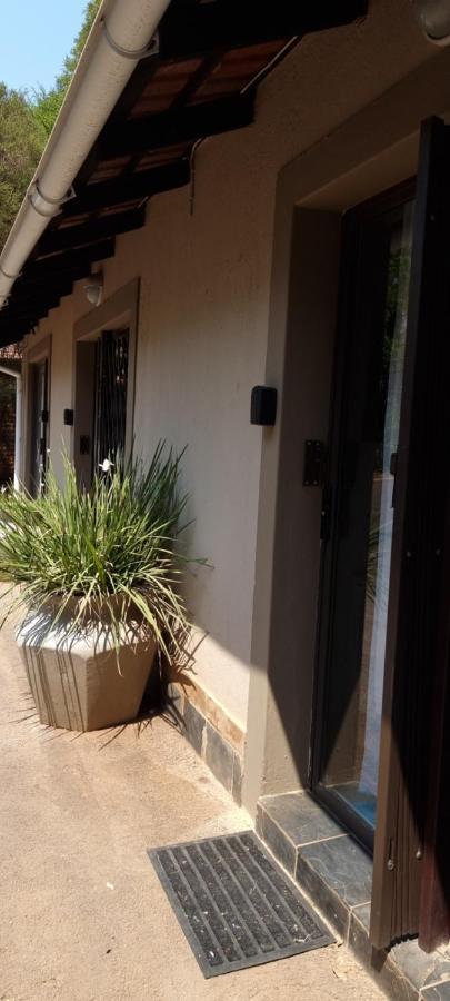 Atterbury Self Catering Studios Претория Экстерьер фото