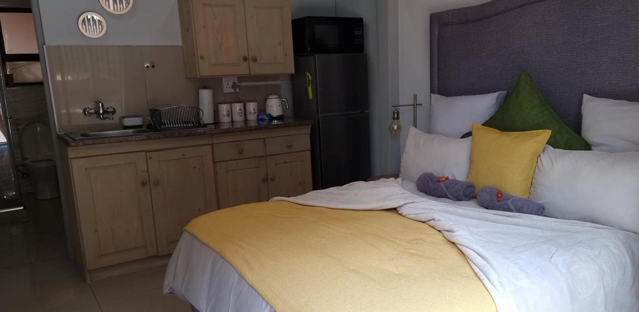 Atterbury Self Catering Studios Претория Экстерьер фото