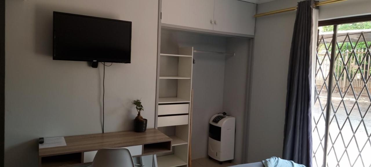 Atterbury Self Catering Studios Претория Экстерьер фото