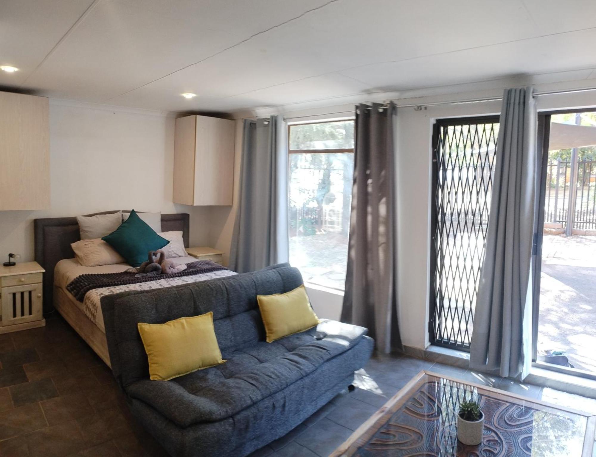 Atterbury Self Catering Studios Претория Экстерьер фото