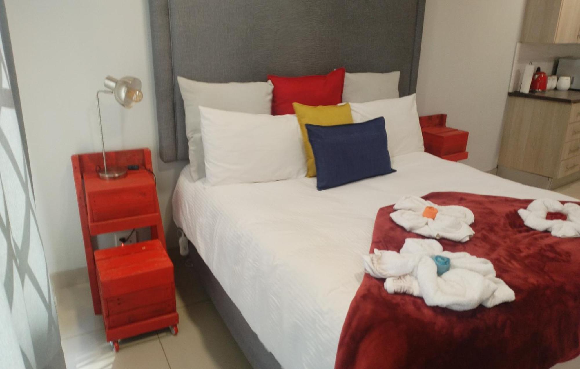 Atterbury Self Catering Studios Претория Экстерьер фото
