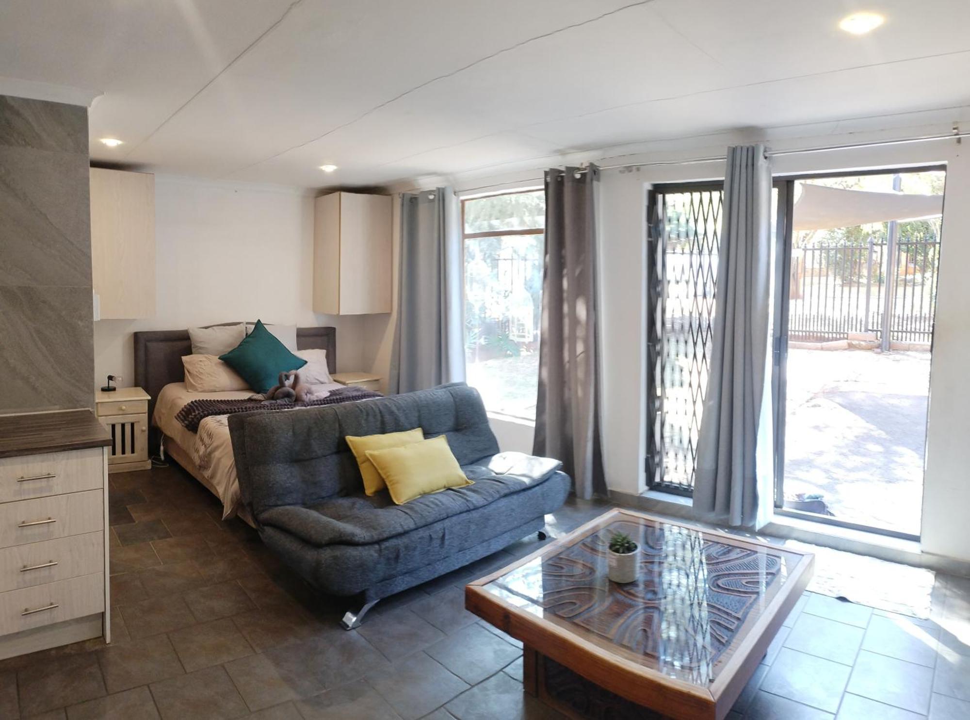 Atterbury Self Catering Studios Претория Экстерьер фото